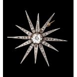 A star broochSilver and gold set with rose cut diamonds and one brilliant cut diamond (ca. 0,55ct)