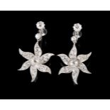 A pair of earrings14kt white gold set with 48 antique brilliant and single cut diamonds (ca. 3,