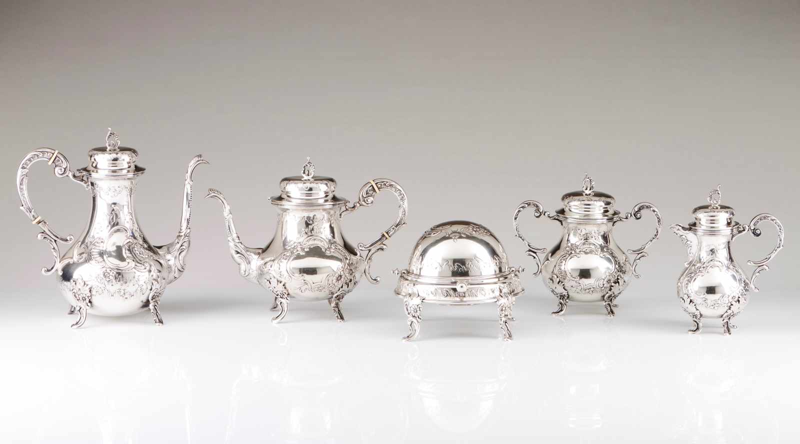 A Belle-Époque coffee and tea setPortuguese silver of the late 19th, early 20th centuryDecorated