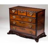 A D.José / D. Maria period chest of drawersCarved rosewoodThree short and three long drawersYellow