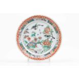 A scalloped plateChinese export porcelainPolychrome "Famille Verte" enamels decoration with birds in