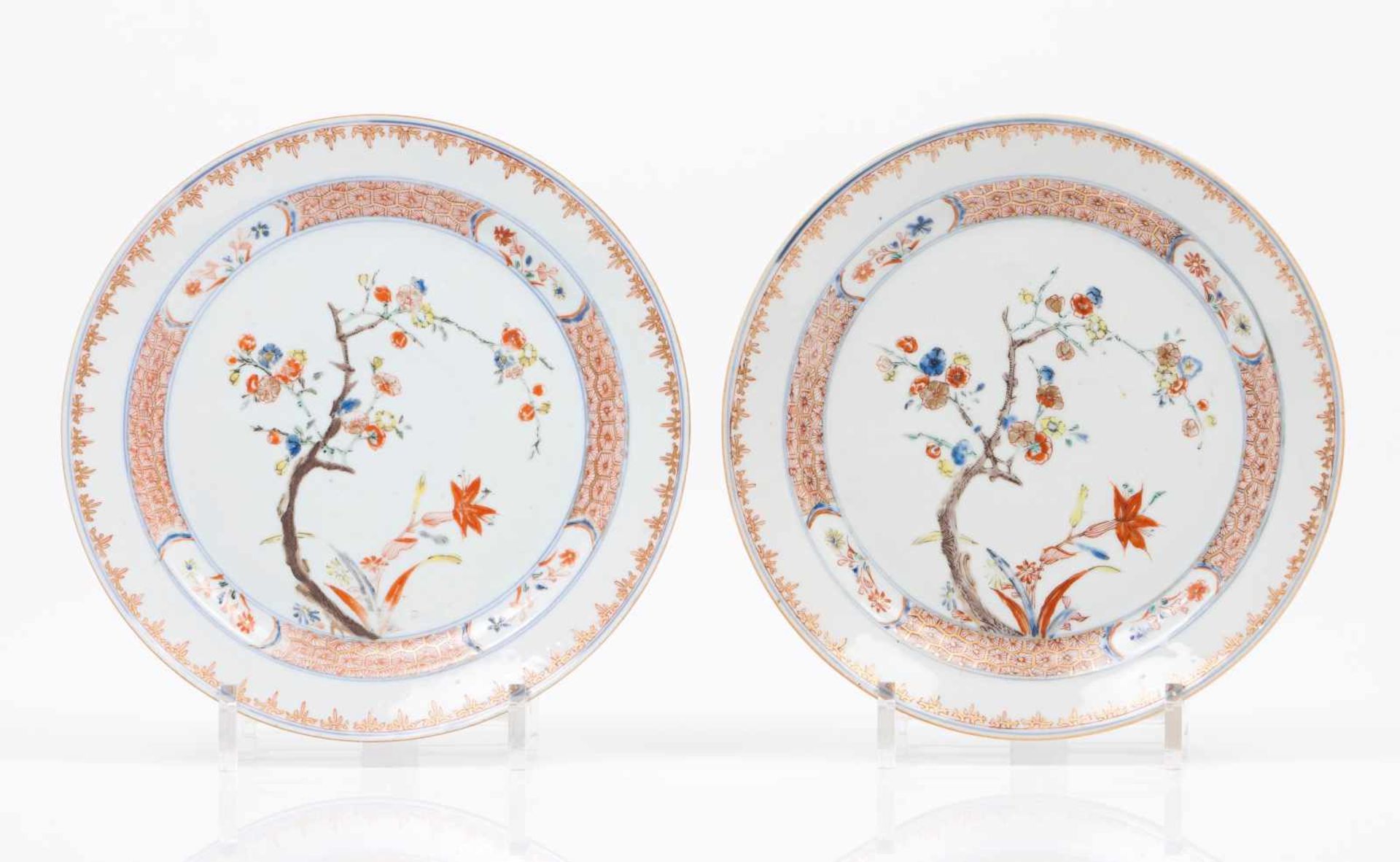 A pair of platesChinese export porcelainFloral trunk "Famille Rose" enamels decorationQianlong reign