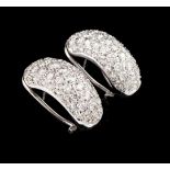 A pair of earrings800/000 goldA round brilliant cut diamond pavé (ca.5.00ct)Oporto assay mark for