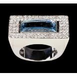 A modern ring800/000 gold, set with faceted blue topazOporto assay mark post 1985Med.: 1422.7g