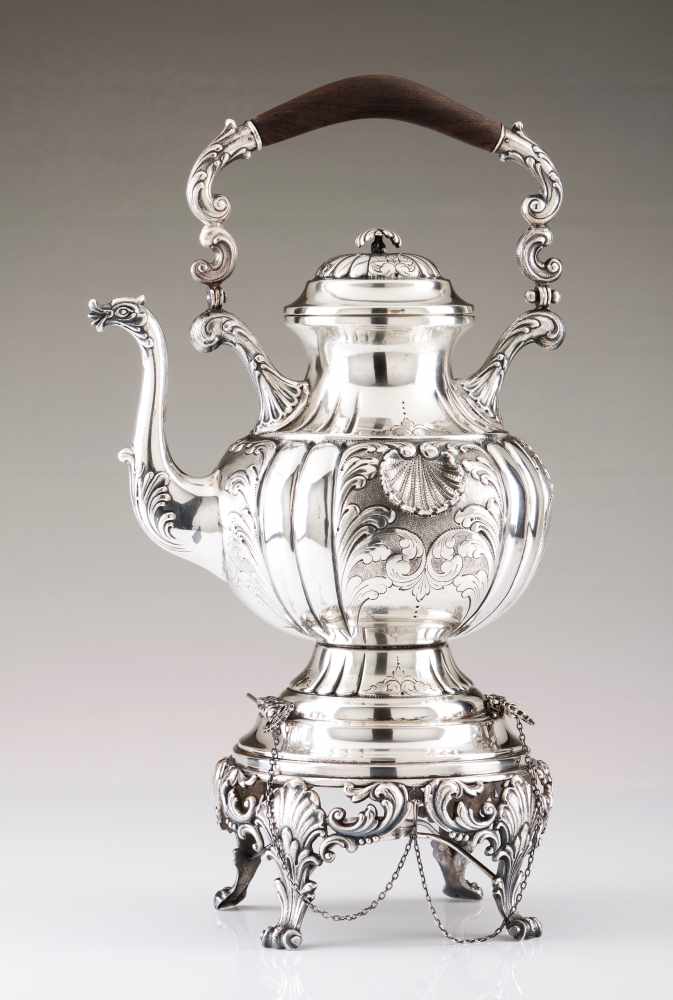 A tea pot and stand800/000 silverDensely decorated body with gadroons, shells, acanthus leaves,