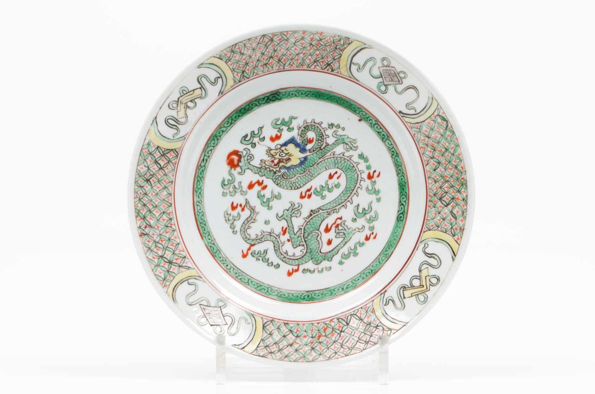 A plateChinese export porcelainPolychrome "Famille Verte" enamels decoration with central