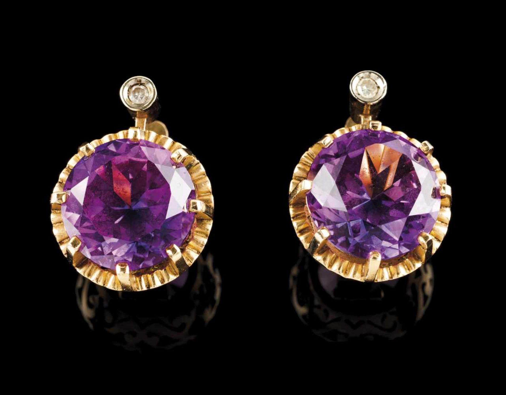 zurückgezogenA pair of earrings Gold Circular, of pierced decoration with two 12mm diameter round