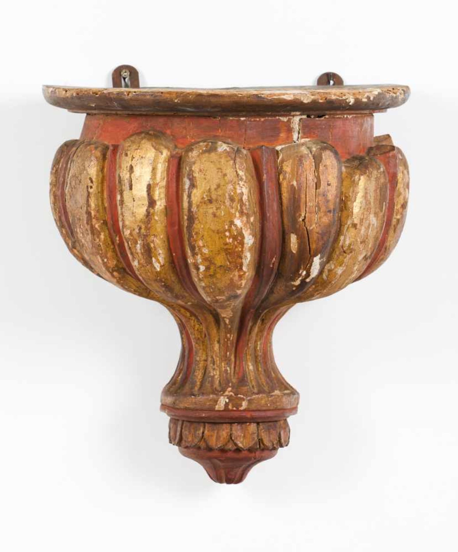 An 18th century baseCarved, polychrome and gilt woodPortugal, 18th century40x35 cm