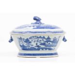 Tureen and coverChinese porcelainBlue riverscape with pagodas decorationQianlong reign (1736-1795)(