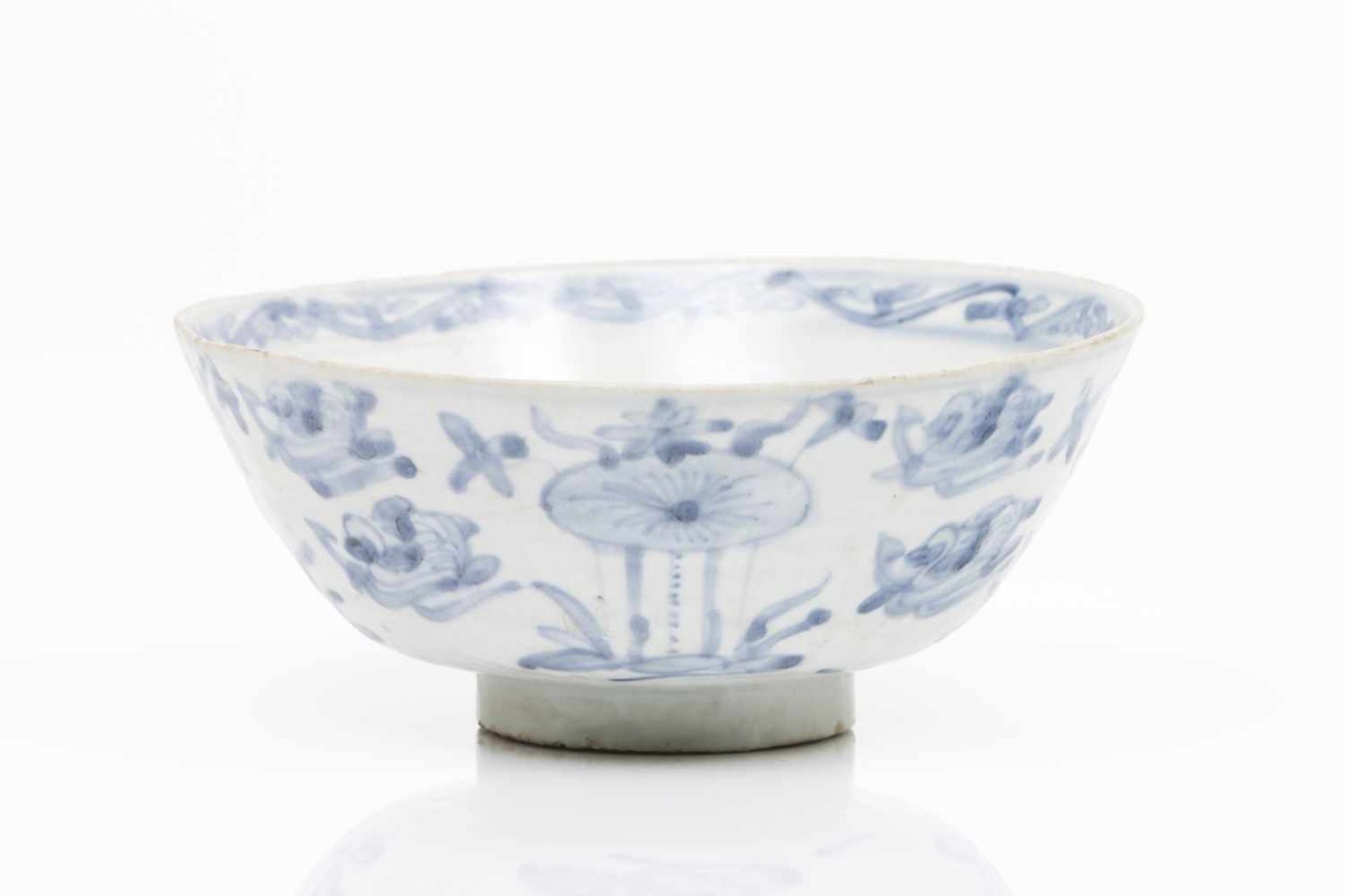 A bottleChinese porcelainBlue and white riverscape decorationJiaqing reign (1796-1820)Height: 23 cm-