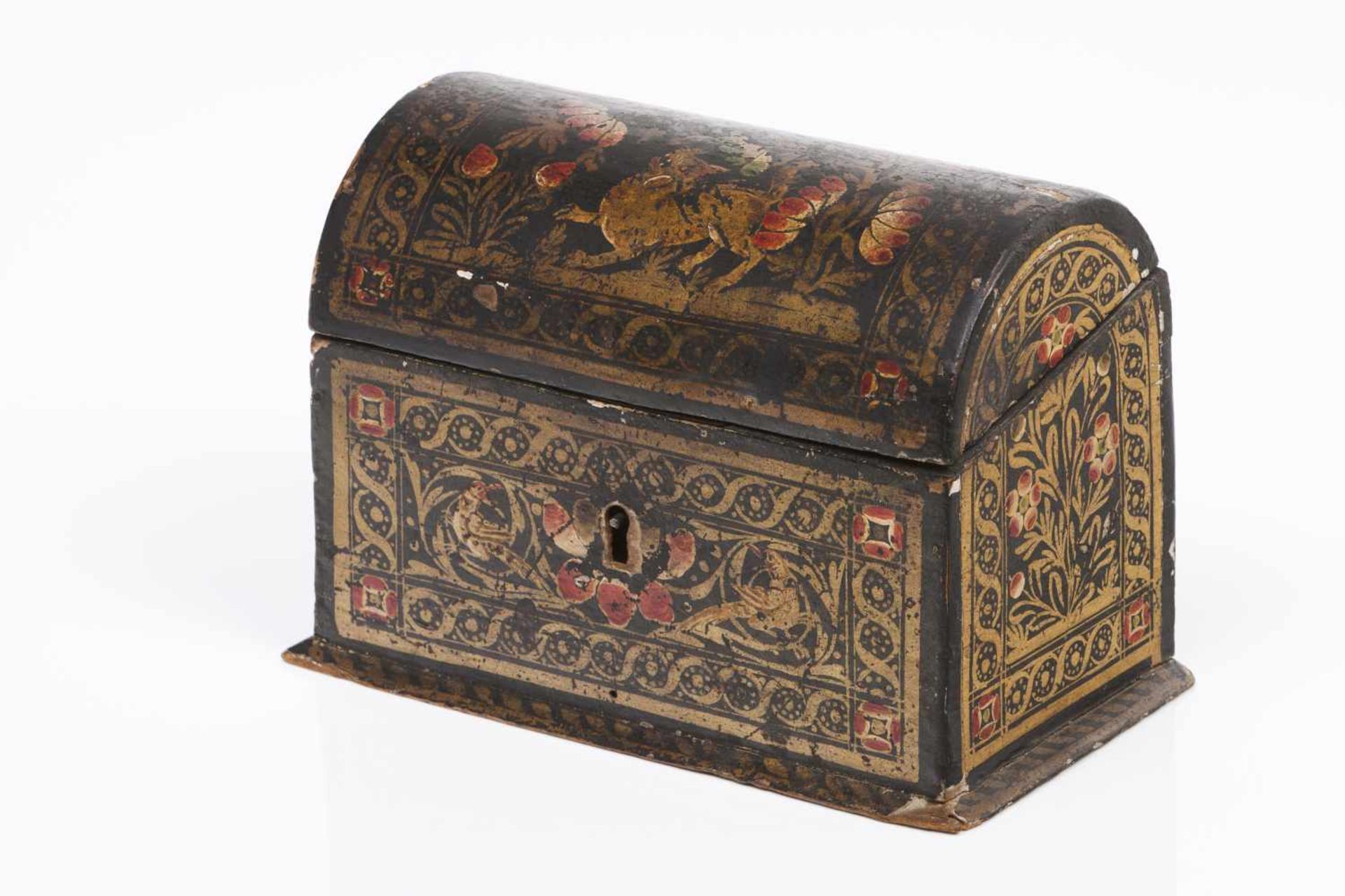 A small trunkPolychrome and gilt wood decorated with flowers and animalsItaly, 19th century(minor