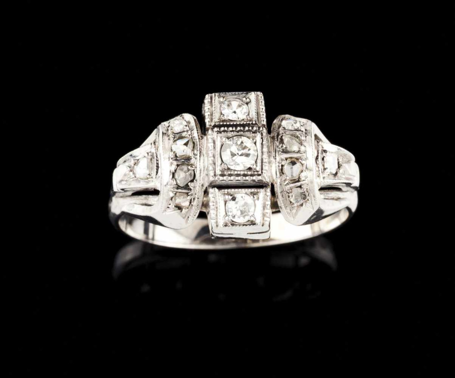 An Art Deco ringGold Top set with 3 brilliant cut diamonds (ca.0.25ct) and various rose-cut