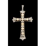 A Belle-Époque cross-shaped pendantSet in gold and platinum with rose cut diamonds, 10 old mine