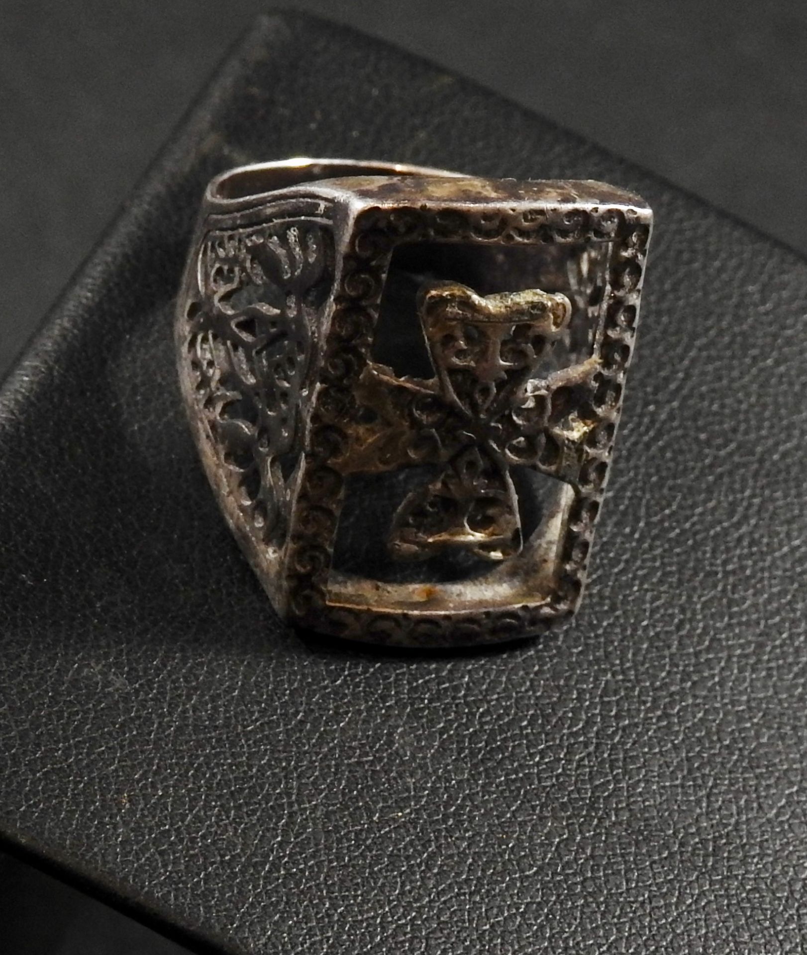 Bague en argent byzantine. -