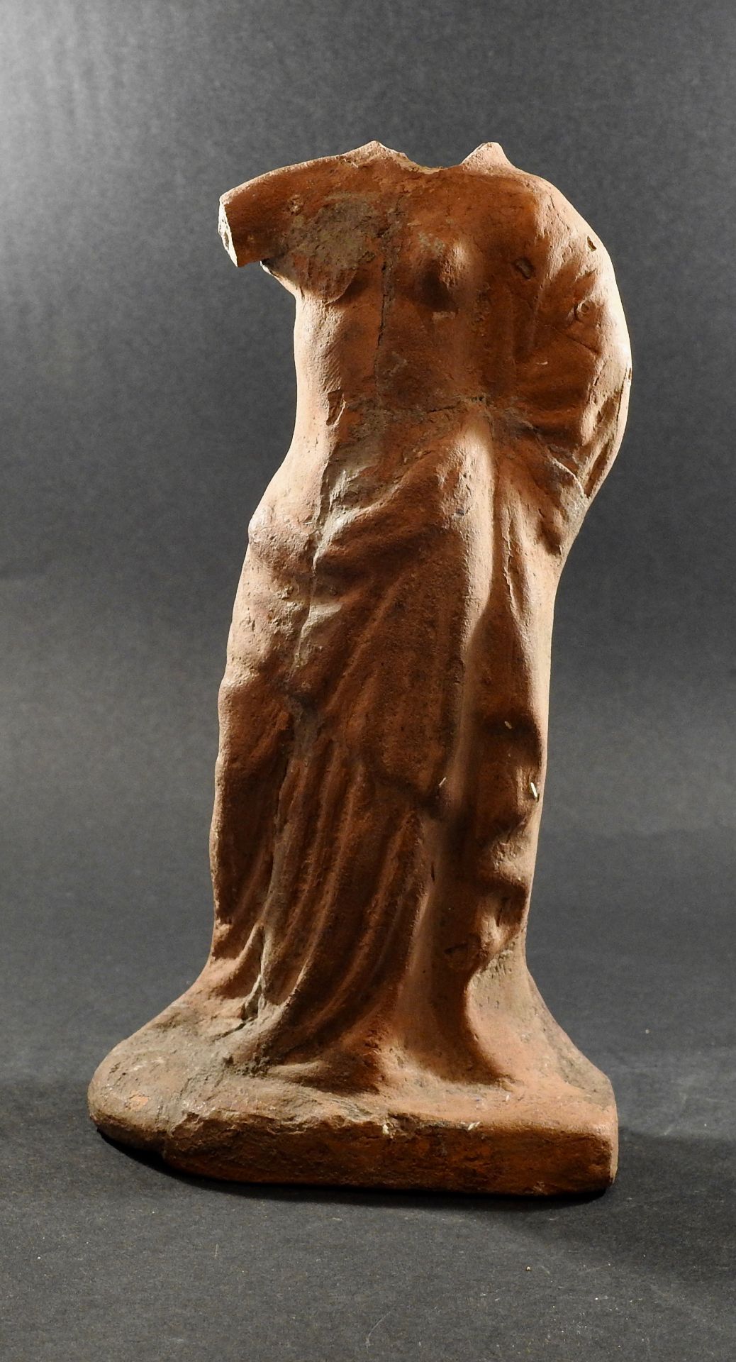 Statuette féminine drapée acéphale. En l’état. Epoque gréco-romaine. H env [...]