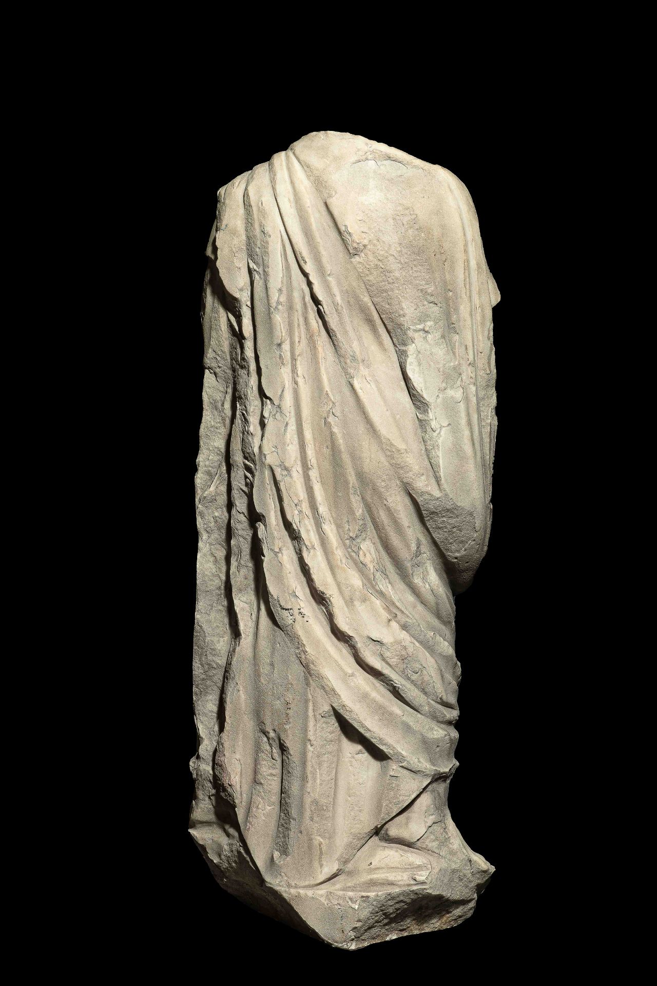Statue acéphale masculine, vêtu d’une toge. Manques divers, resculpté au niveau [...] - Bild 3 aus 3
