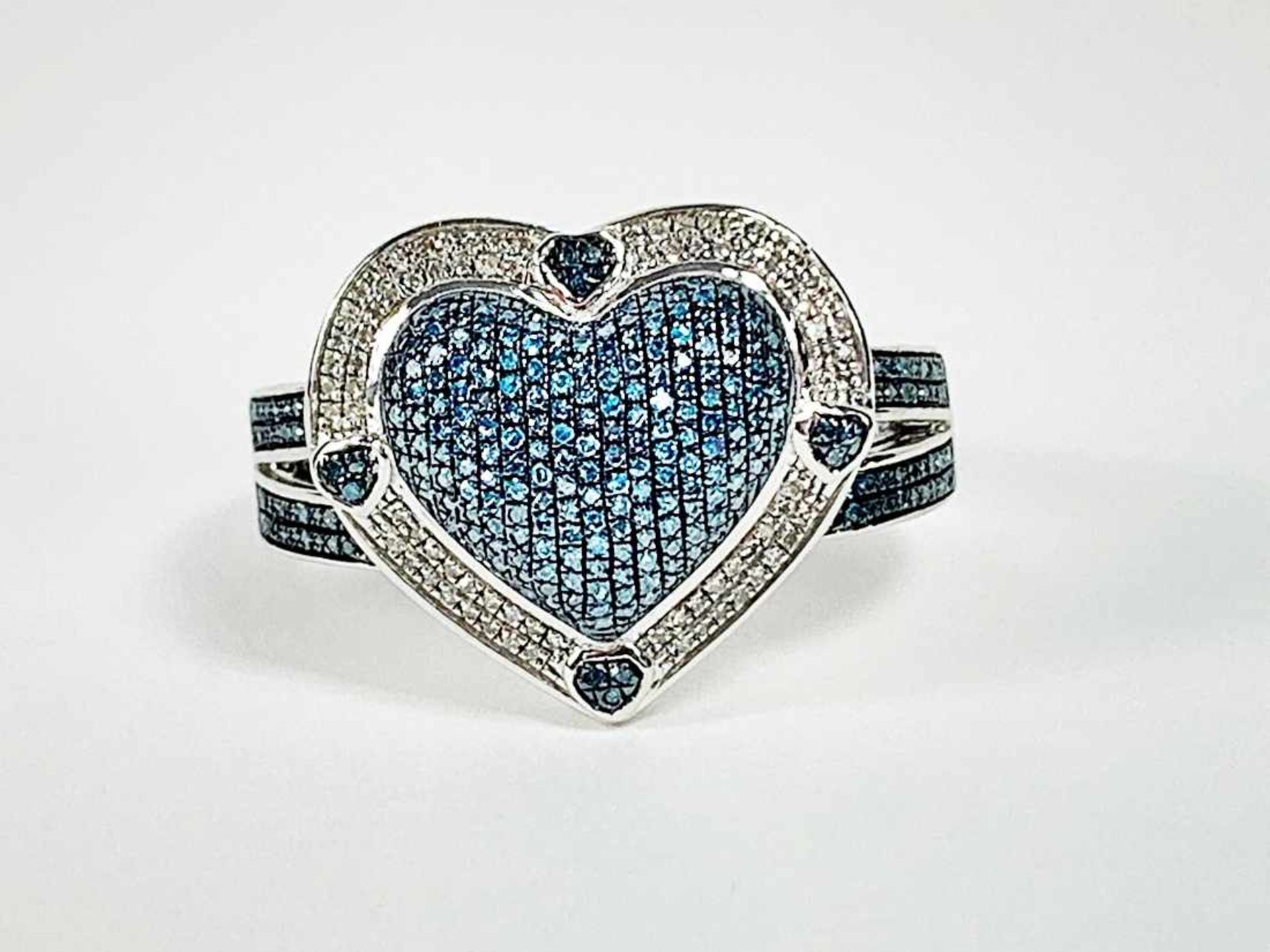 Herz-Ring 925er Silber, besetzt mit blauen und weißen Diamanten; Gewicht: 6,9 g, RG: 64 - Bild 8 aus 8