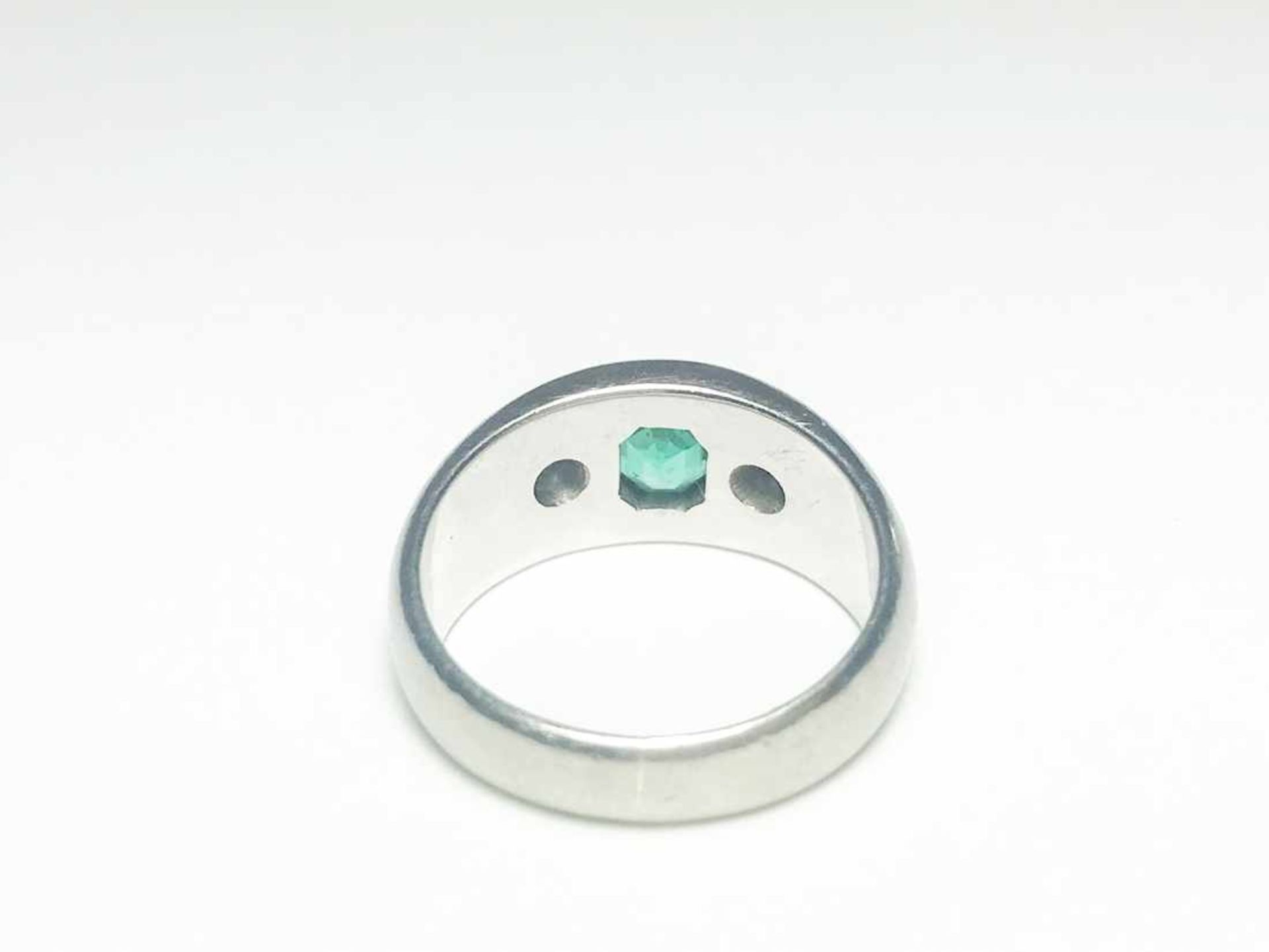 Ring Platin / 11,0 g, 1 Smaragd defekt, 2 Brillanten ca. 0,28 ct W si; RG: ca. 53 - Bild 10 aus 11