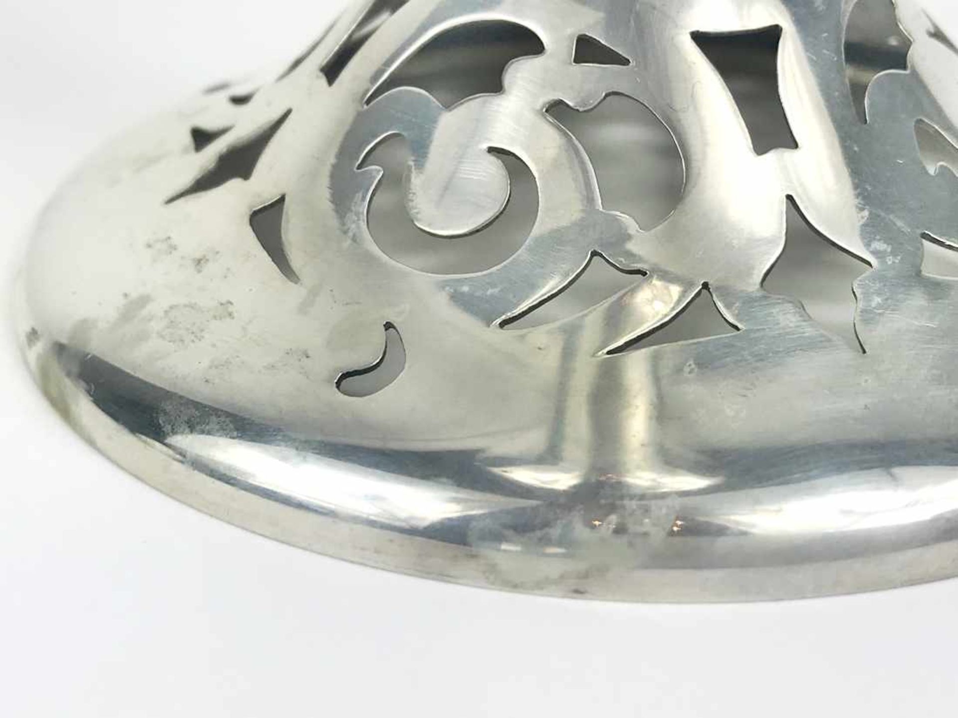 Vase in Pokalform, am oberen und unteren Bereich durchbrochen gearbeitet, 800er Silber, Höhe: 25,8 - Bild 4 aus 7