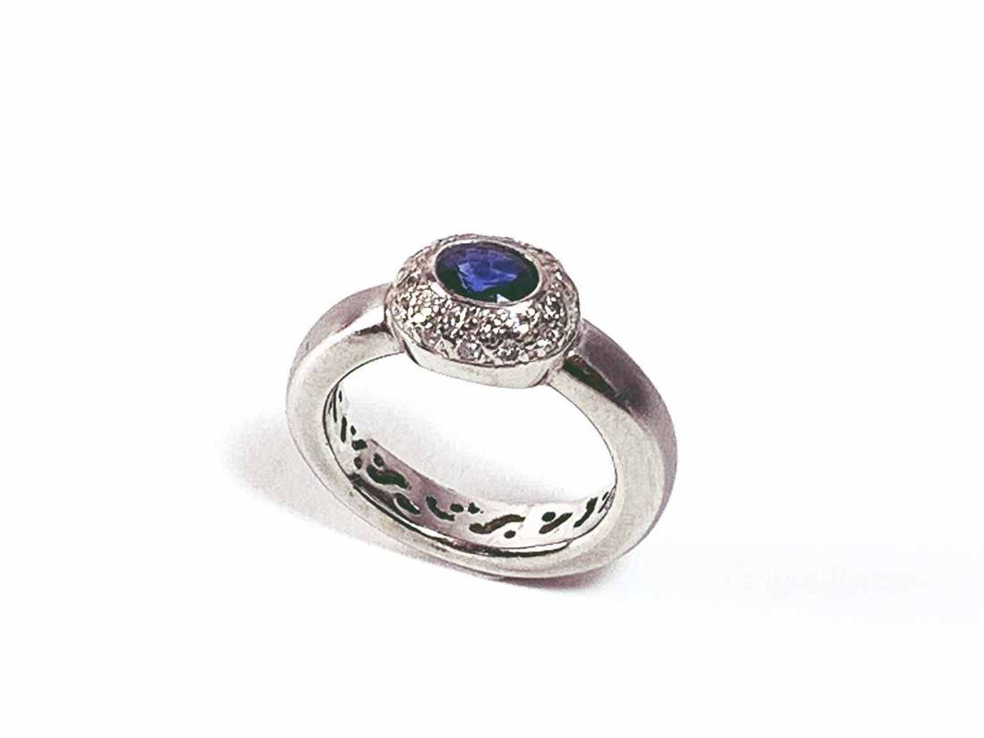 Ring 750 WG / 8,4 g, Italien, 1 Saphir punziert 0,67 ct, kleine Brillanten punziert 0,30 ct W vsi- - Bild 6 aus 10