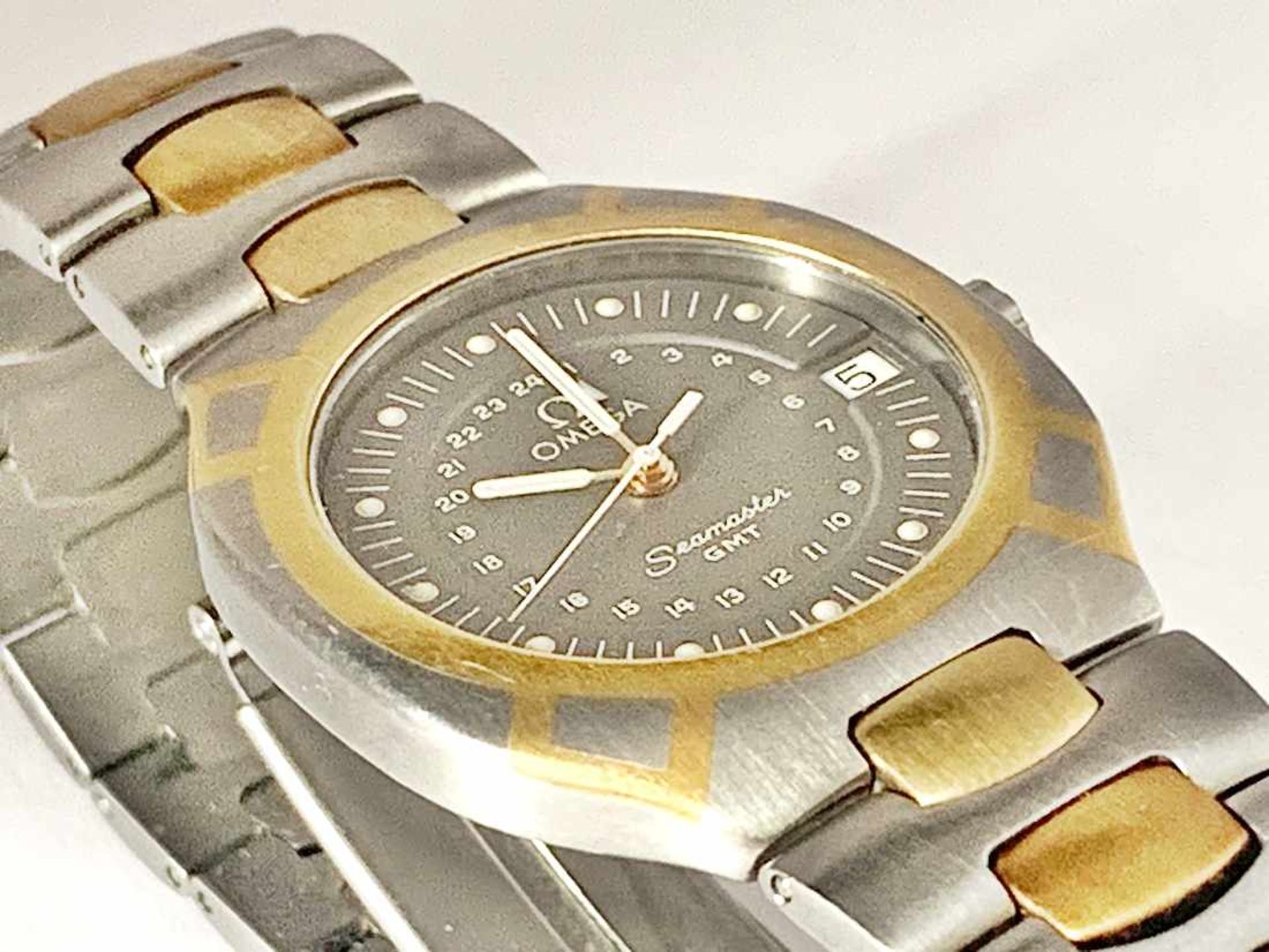 OMEGA Seamaster Herrenarmbaduhr, Medium Size, Quartz; Ø ca. 33 mm. Zustand 2-, Uhr steht, Batterie - Bild 3 aus 9