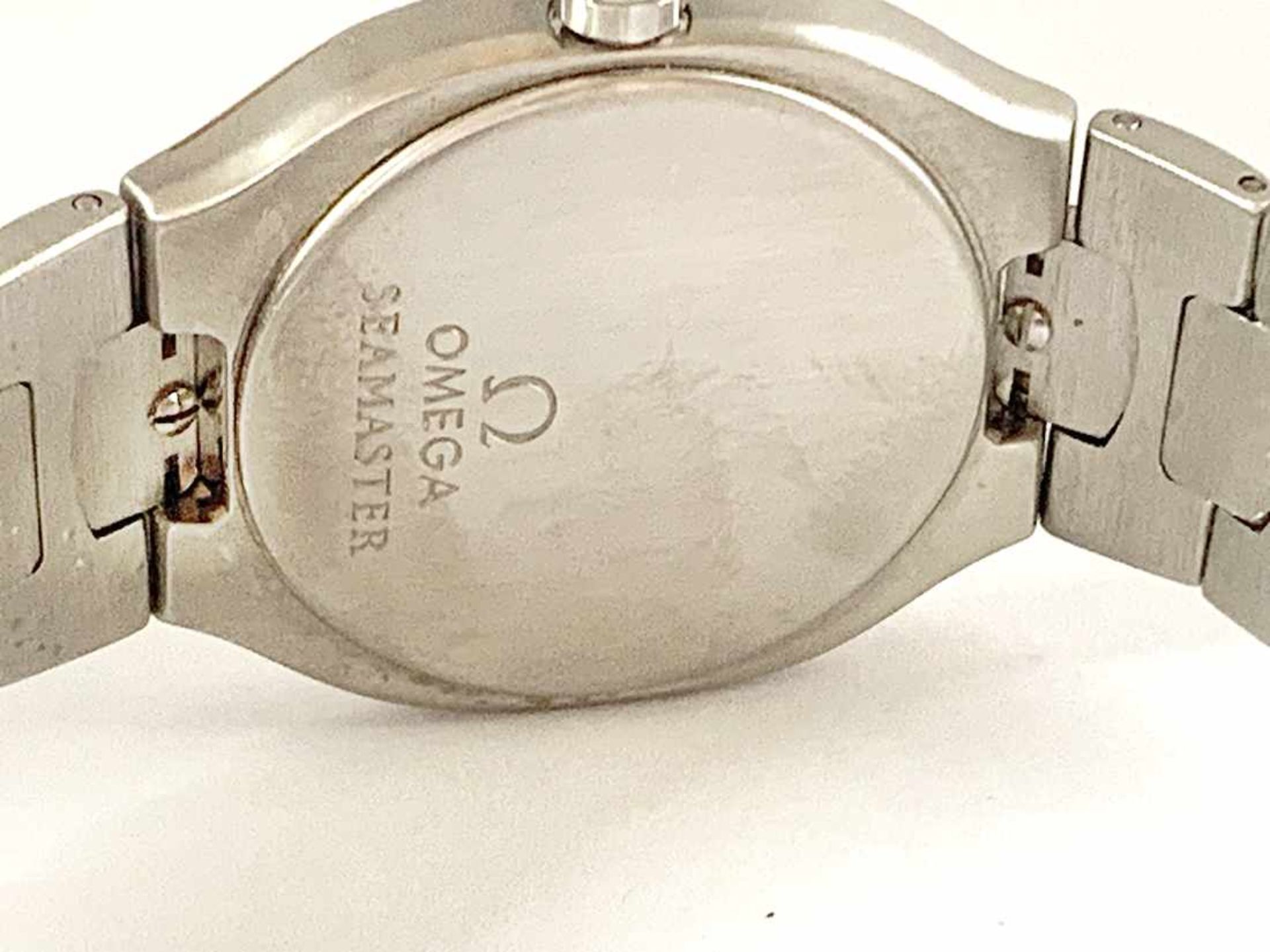 OMEGA Seamaster Herrenarmbaduhr, Medium Size, Quartz; Ø ca. 33 mm. Zustand 2-, Uhr steht, Batterie - Bild 8 aus 9