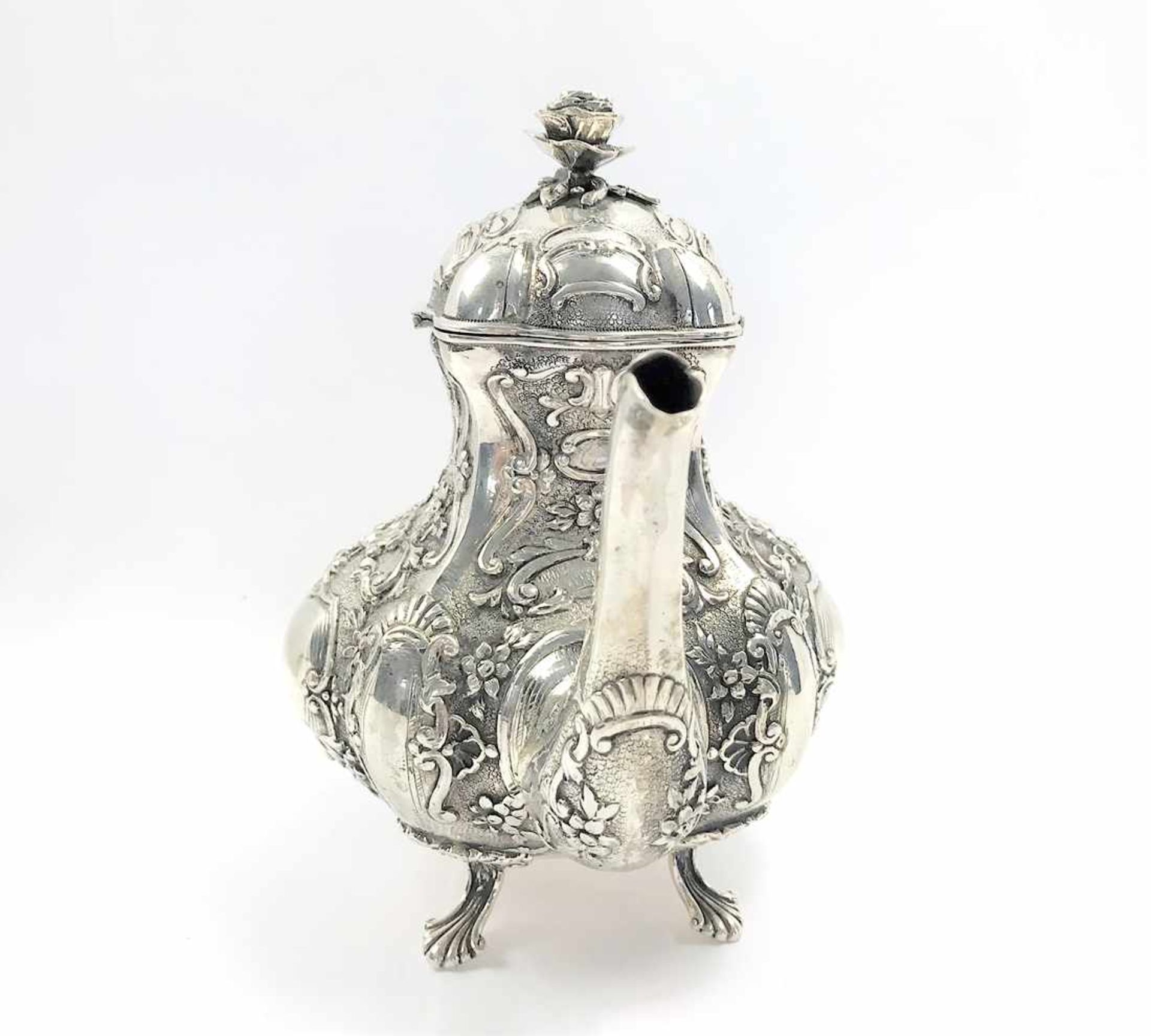 Kaffee- oder Teekanne mit reichem, reliefierten floralen Dekor in 830er Silber, leere - Bild 4 aus 16