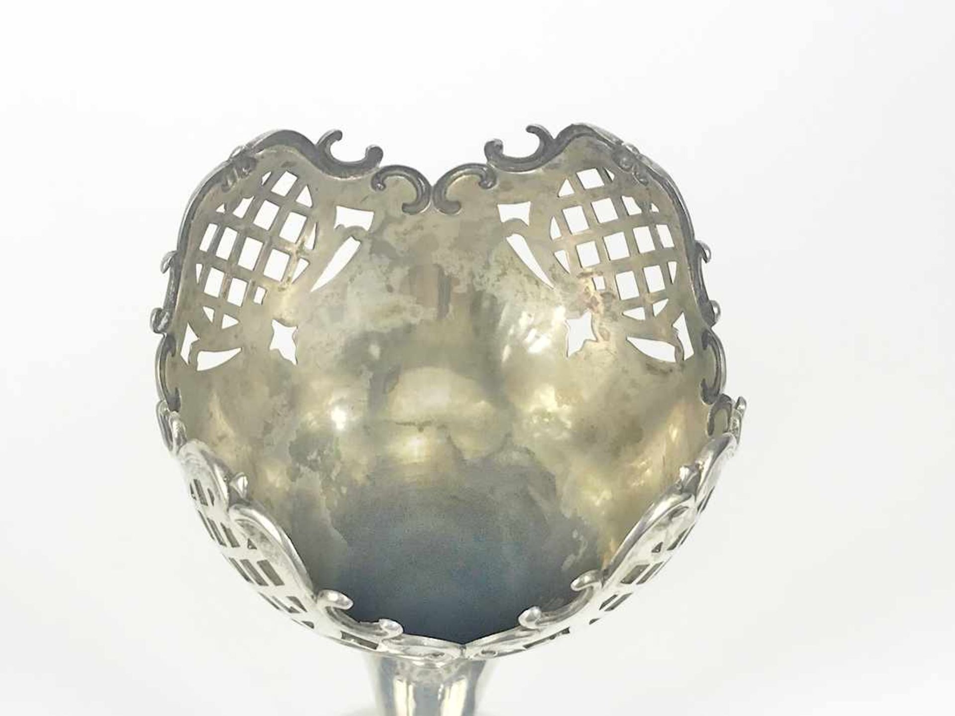 Vase in Pokalform, am oberen und unteren Bereich durchbrochen gearbeitet, 800er Silber, Höhe: 25,8 - Bild 7 aus 7