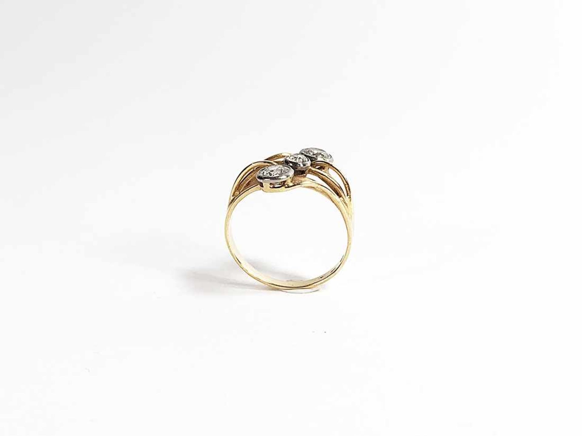 Ring antik, 585 RG / 4,0 g, 3 Diamanten Altschliff ca. 1,15 ct getönt piqué; RG: ca. 59. - Bild 2 aus 5