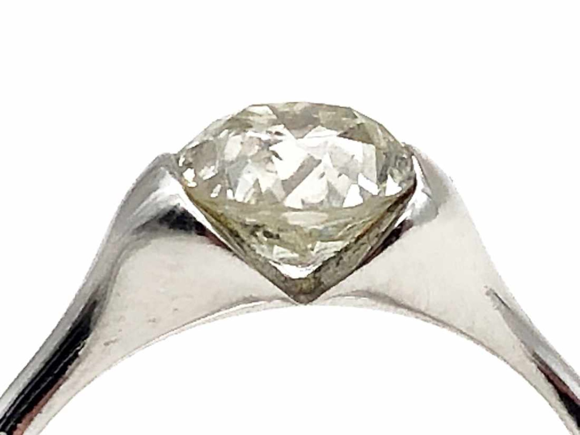 Ring 750 WG / 4,3 g, 1 Diamant Altschliff, ca. 1,40 ct, Tinted Yellow, piqué 2, Ø ca. 6,95 mm; RG: - Bild 3 aus 13