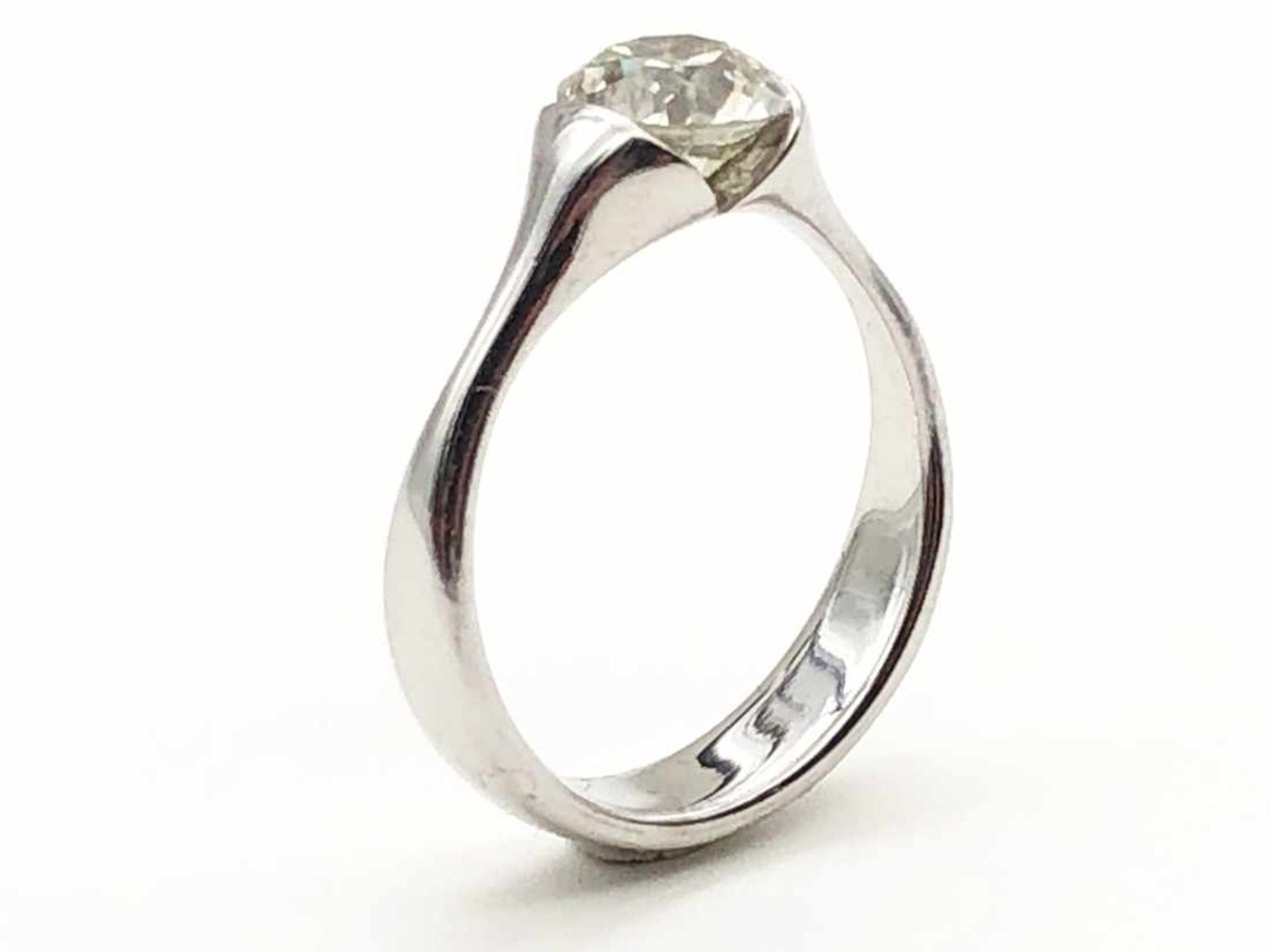 Ring 750 WG / 4,3 g, 1 Diamant Altschliff, ca. 1,40 ct, Tinted Yellow, piqué 2, Ø ca. 6,95 mm; RG: - Bild 11 aus 13