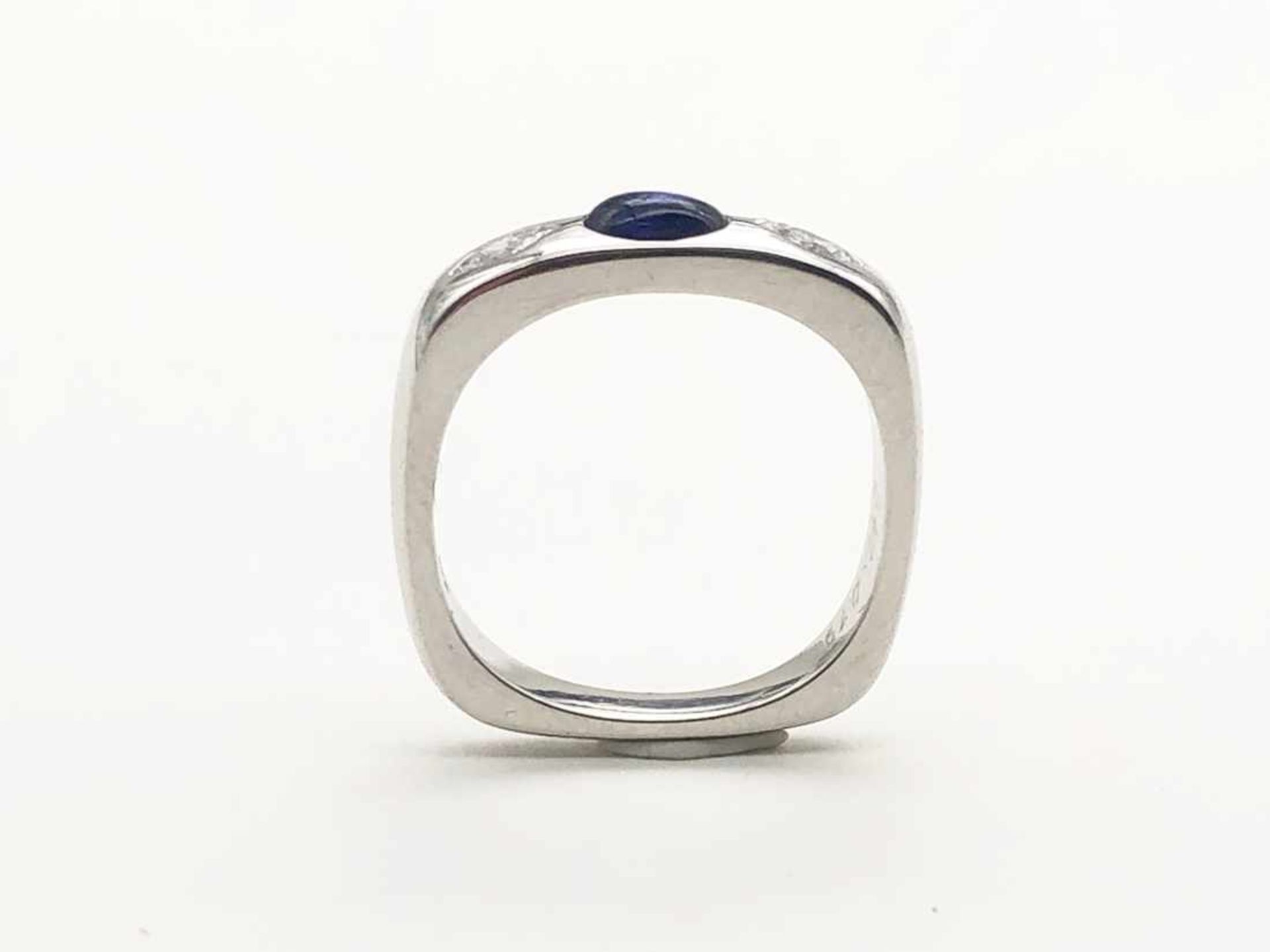 Ring 750 WG / 5,8 g / 2 Diamanten im Navetteschliff, 1 Saphir Cabochon, leicht defekt, punziert - Bild 5 aus 15