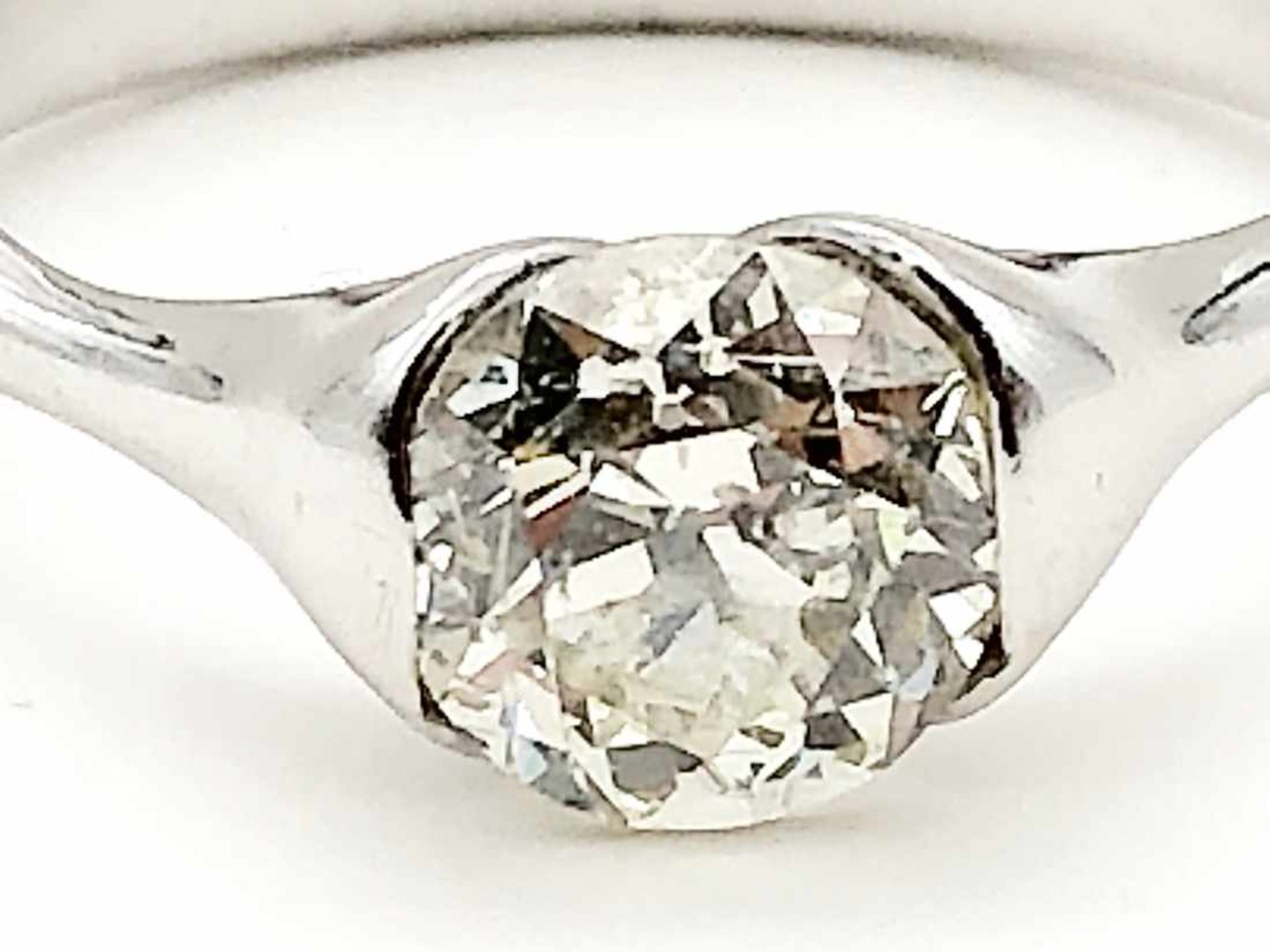 Ring 750 WG / 4,3 g, 1 Diamant Altschliff, ca. 1,40 ct, Tinted Yellow, piqué 2, Ø ca. 6,95 mm; RG: - Bild 4 aus 13