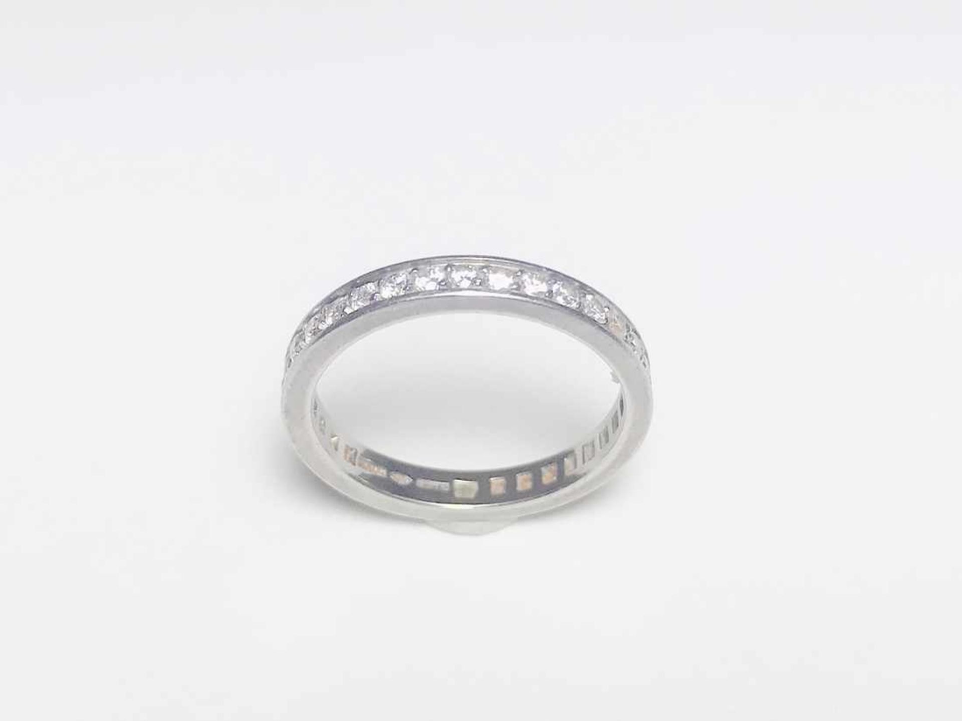 BULGARI Memory-Ring, 950 Platin / 5,2 g, 32 Brillianten ingesamt 0,82 ct Tw vsi, Papiere von 09/