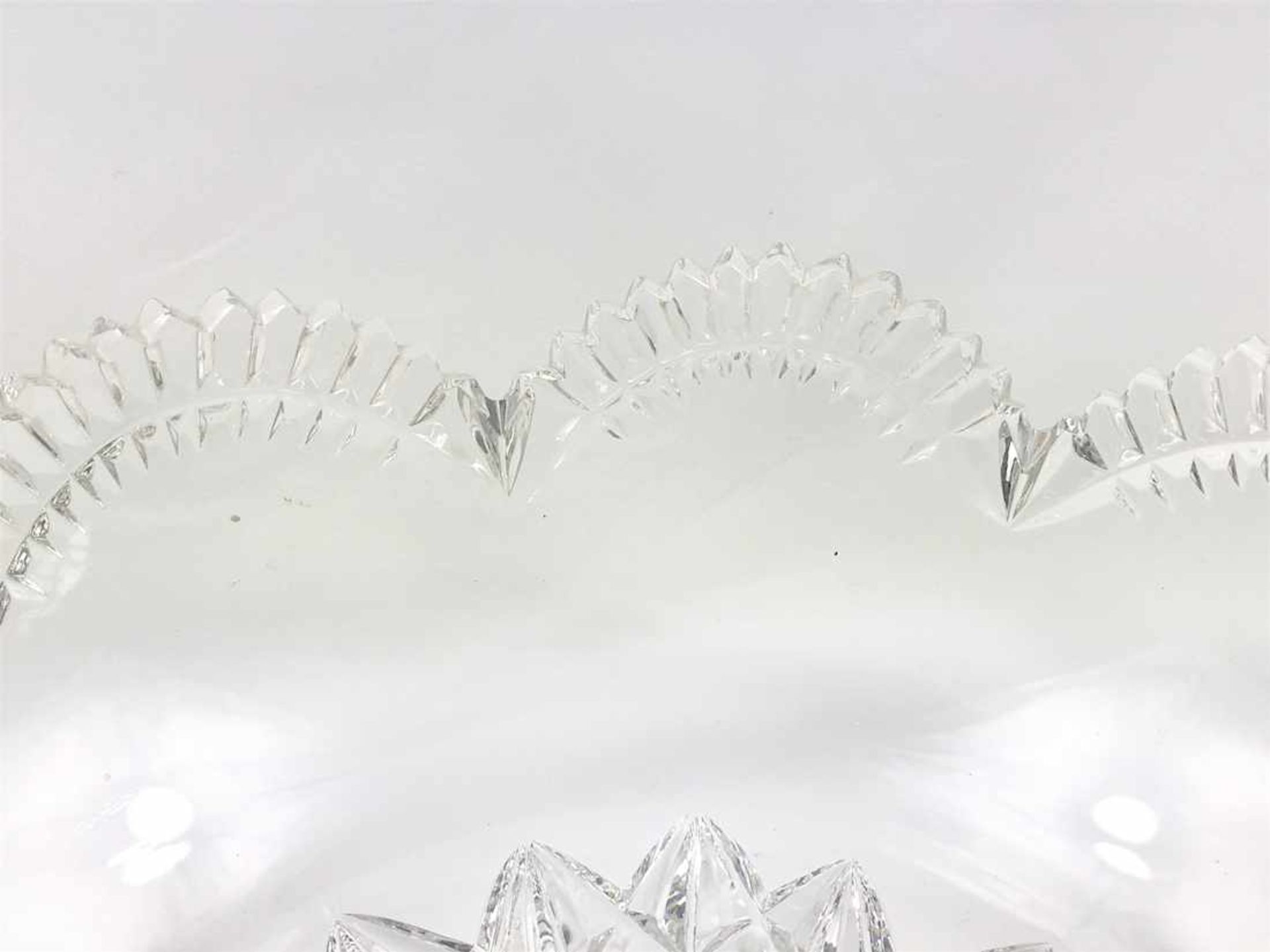Große Korbschale mit Kristallglaseinsatz, passiger Wandung und Bügel in 800er Silber, hergestellt in - Bild 12 aus 17