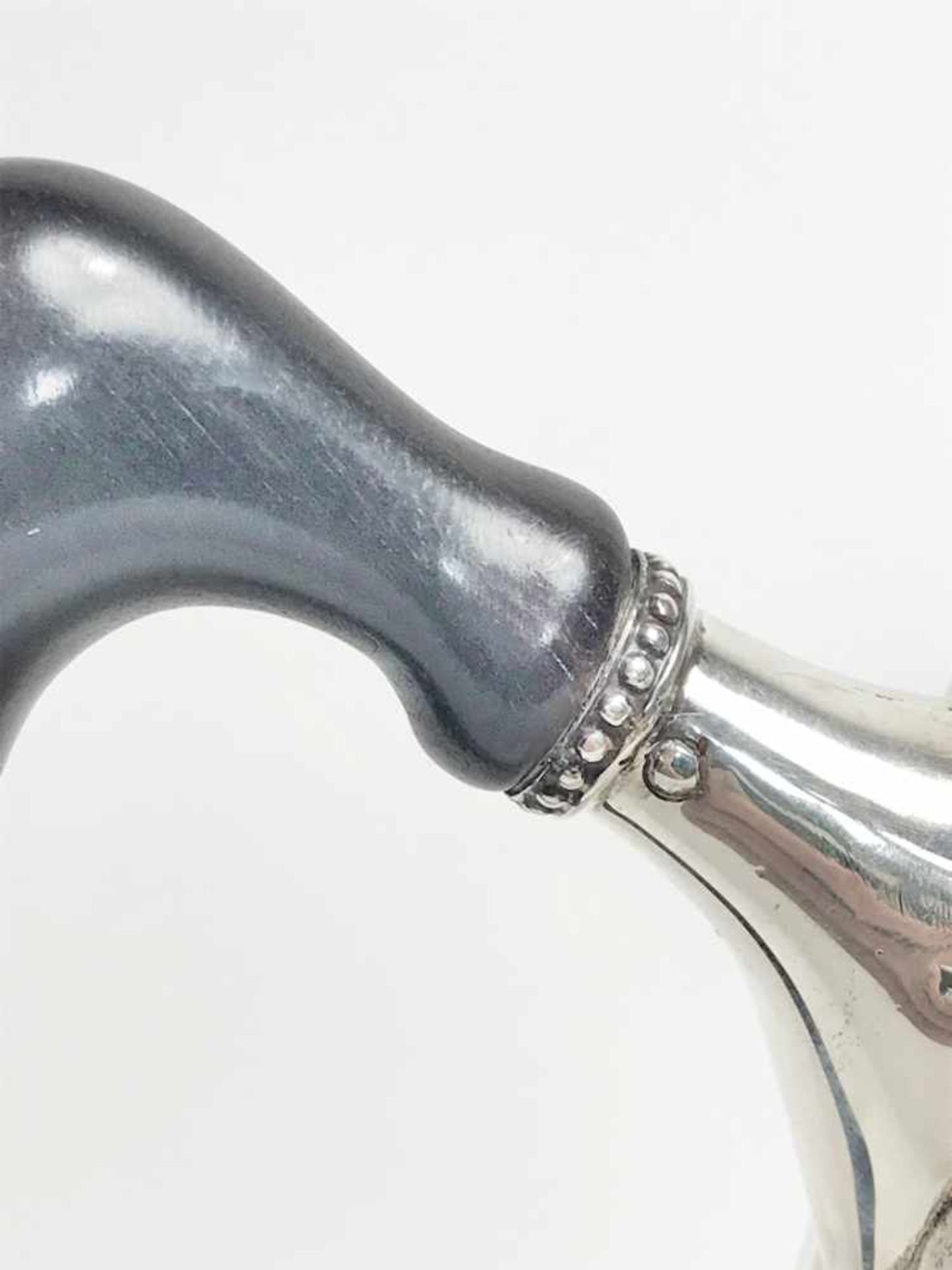 ART DECO Heißwasserkanne mit Ebenholzgriff auf rundem Fuß in gebauchter Form in 835er Silber, - Bild 15 aus 16