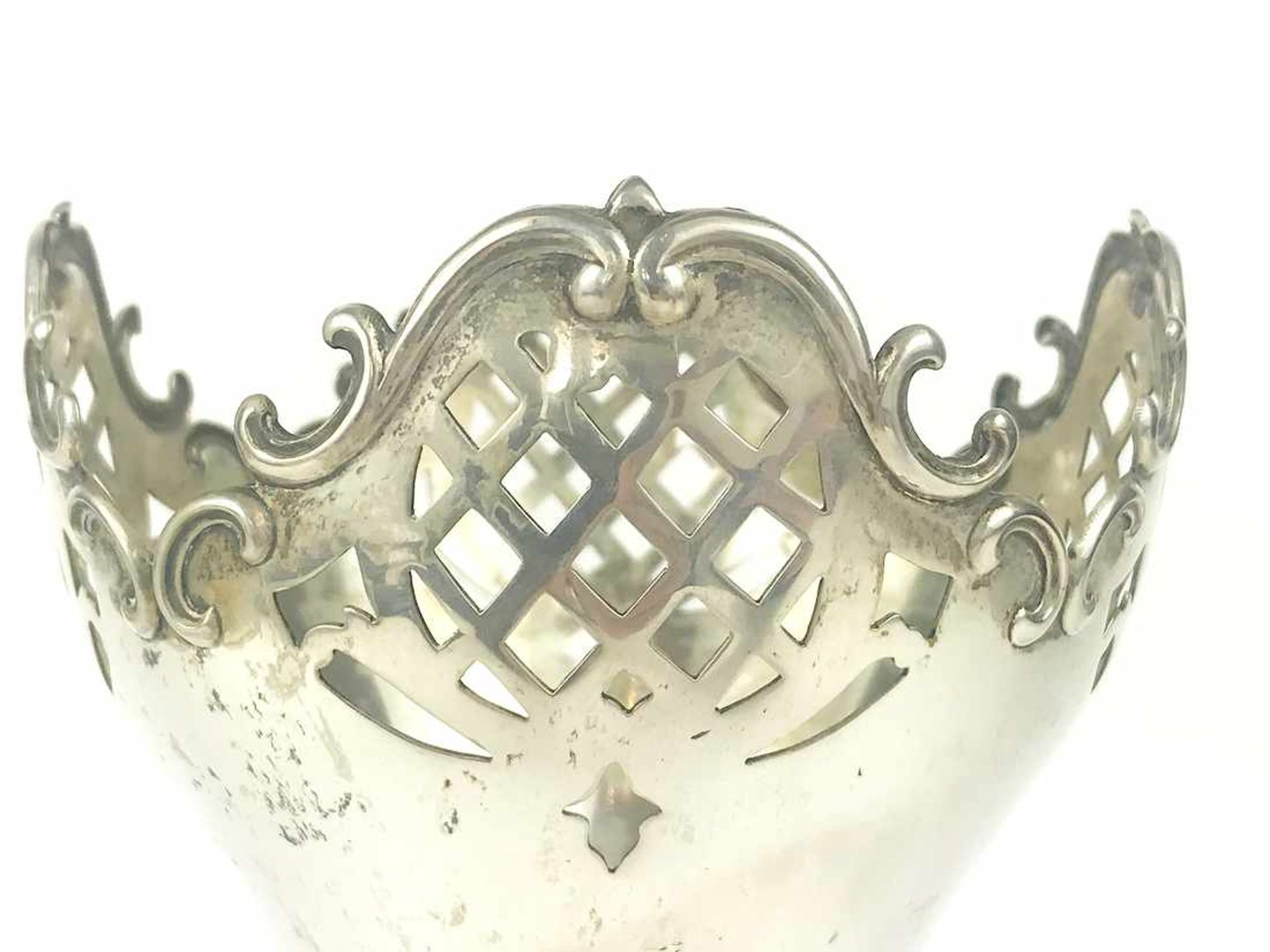 Vase in Pokalform, am oberen und unteren Bereich durchbrochen gearbeitet, 800er Silber, Höhe: 25,8 - Bild 2 aus 7