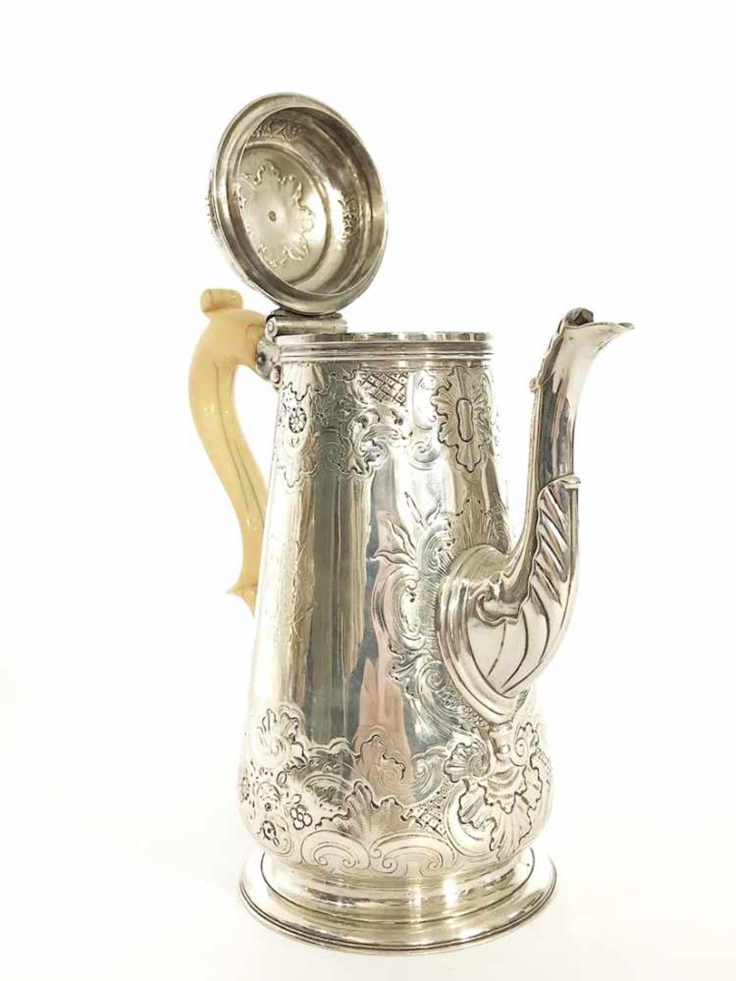 Kaffeekanne, 925er Silber, Silbermarke Kannenboden, Elfenbeinhenkel; handgetrieben, wohl London 1778 - Bild 9 aus 14