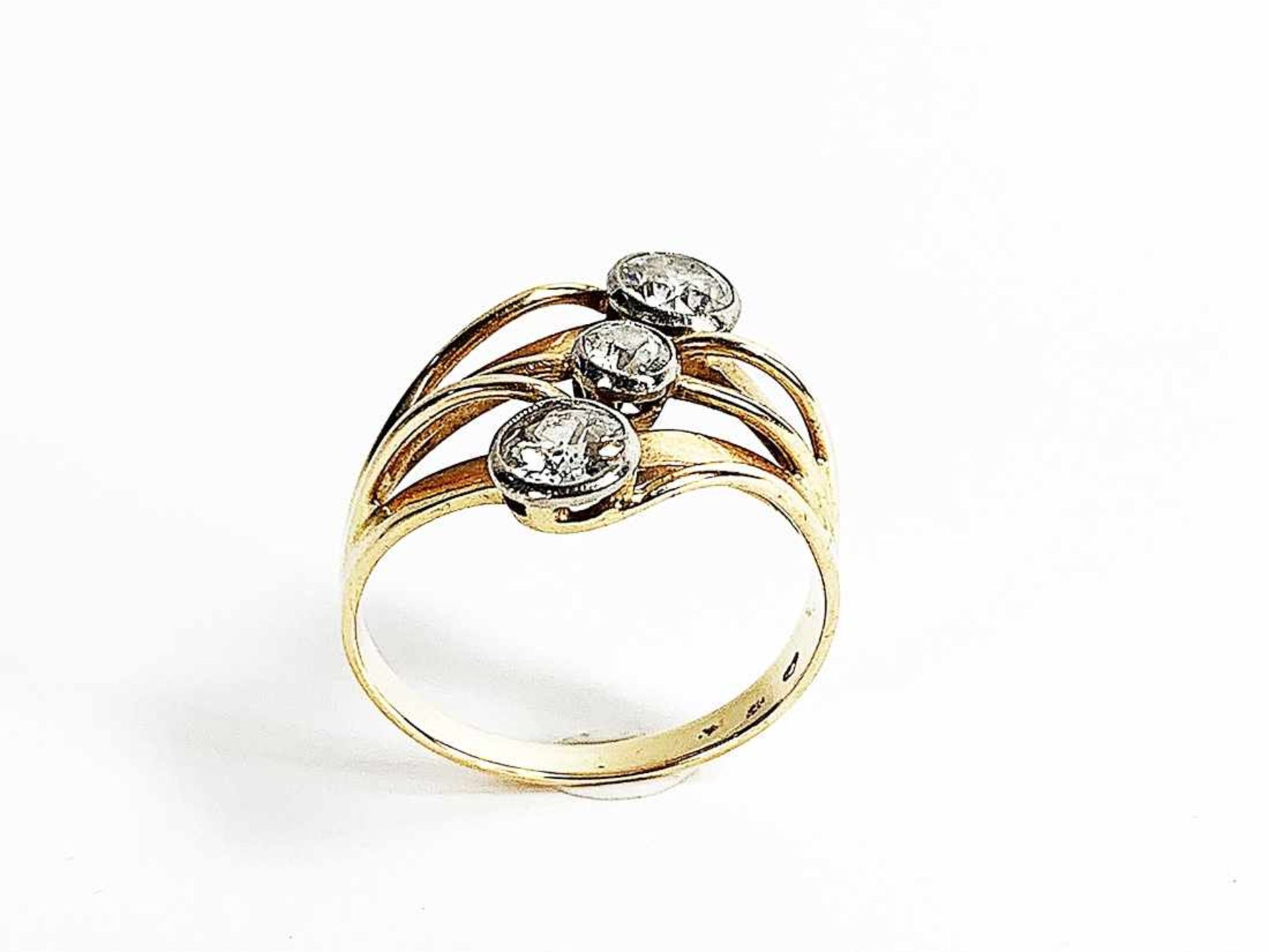 Ring antik, 585 RG / 4,0 g, 3 Diamanten Altschliff ca. 1,15 ct getönt piqué; RG: ca. 59. - Bild 5 aus 5