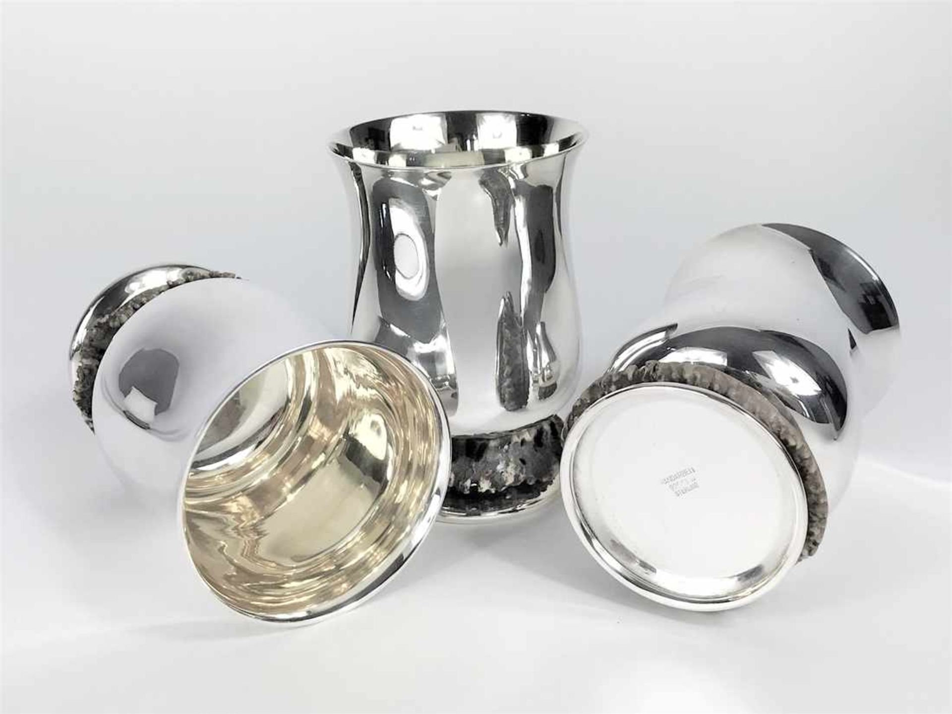 Set bestehend aus sechs handgearbeiteten Bechern aus Sterlingsilber mit Hornmanschetten, innen mit - Bild 11 aus 11