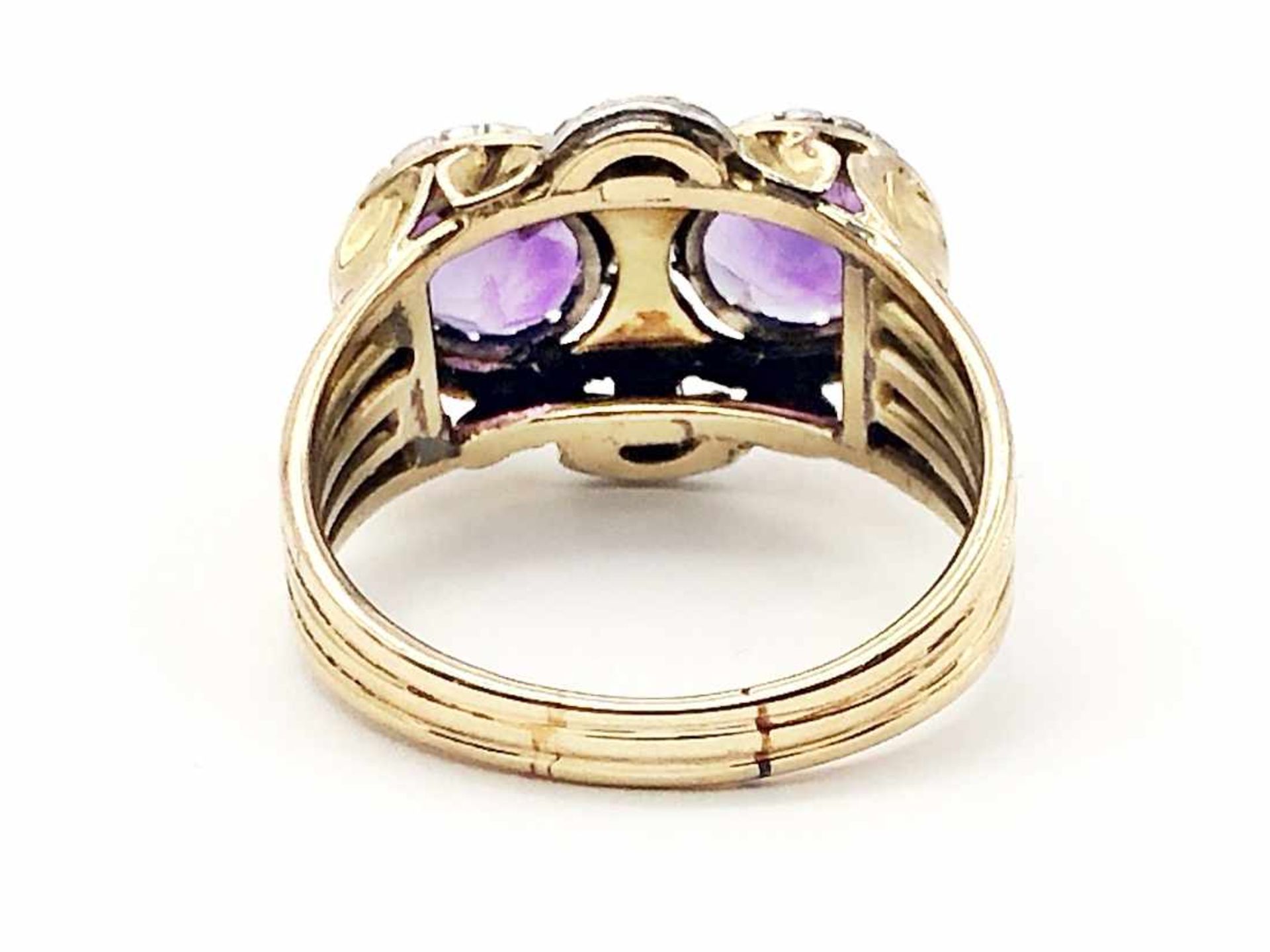 Ring 585 GG / 7,7 g, 2 Amethyste, Ø ca. 7,2 mm, kleine rote Farbsteine, defekt, 4 kleine - Bild 6 aus 7