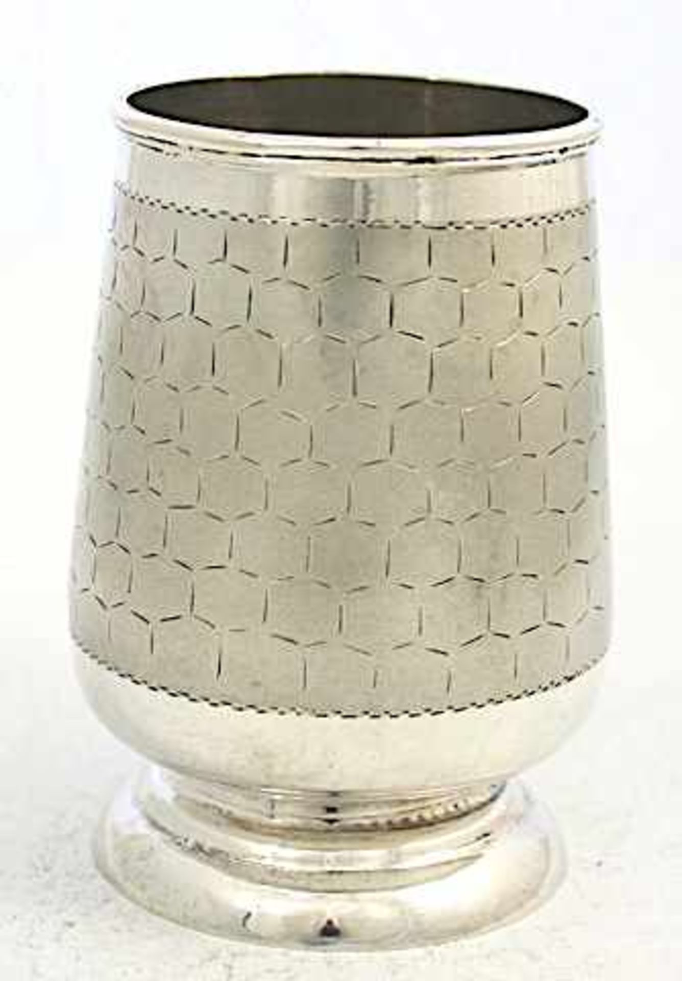 Humpen Silber, punziert "Silver", mit Wandung im Wabendekor; Gewicht: 221 g, Höhe: 11,50 cm. Geringe - Bild 3 aus 4
