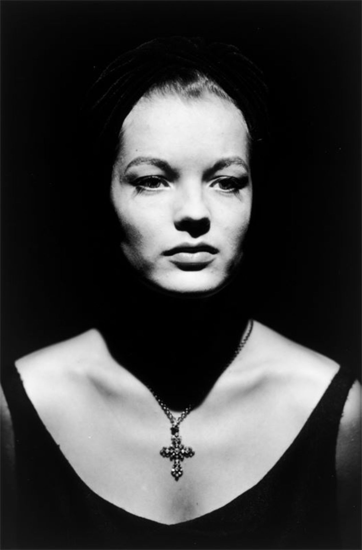 F.C. Gundlach (Heinebach 1926 – lebt in Hamburg)„’Die andere Romy‘. Romy Schneider, Hamburg“.