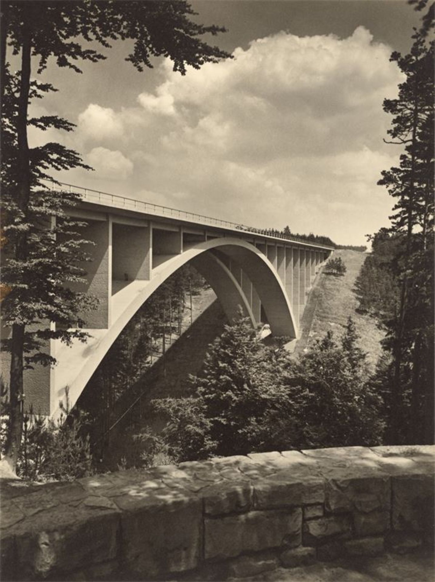 Karl Hugo Schmölz (Grafertshofen 1917 – 1986 Lahnstein)Teufelstalbrücke der Reichsautobahn bei