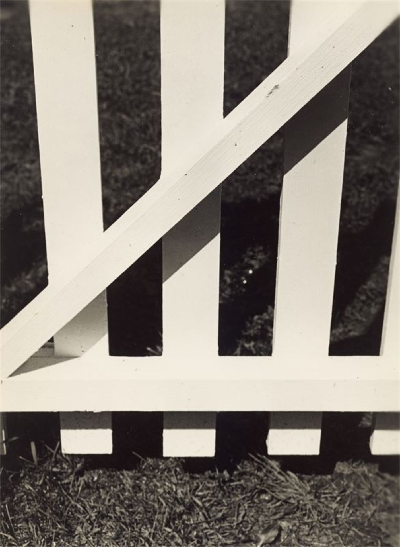 Dorothy Norman (Philadelphia 1905 – 1997 New York)White Fence. 1940Vintage. Silbergelatineabzug. 9,9