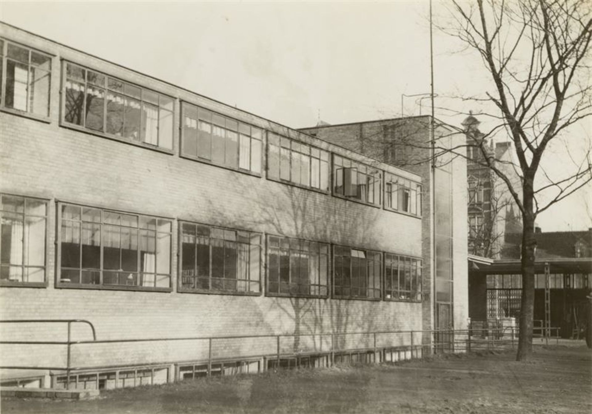 Iwao Yamawaki (Nagasaki 1898 – 1987 Tokio)Städtisches Arbeitsamt in Dessau (1927–29). Architekt: