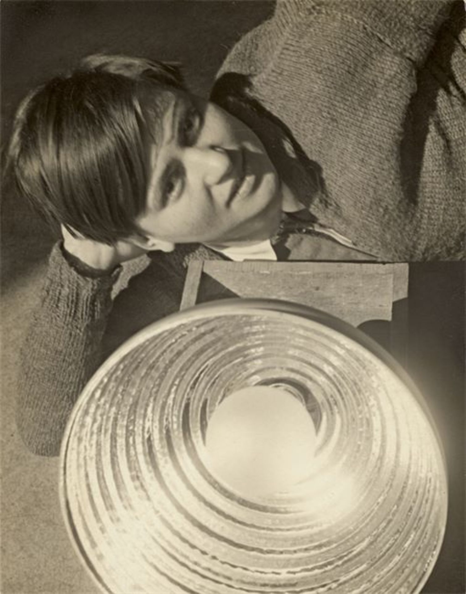Marianne Brandt (Chemnitz 1893 – 1983 Kirchberg)Selbstporträt. 1928Vintage. Silbergelatineabzug.