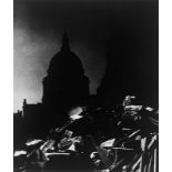 Bill Brandt (Hamburg 1904 – 1983 London)Saint Paul's Cathedral in the moonlight, London. Um