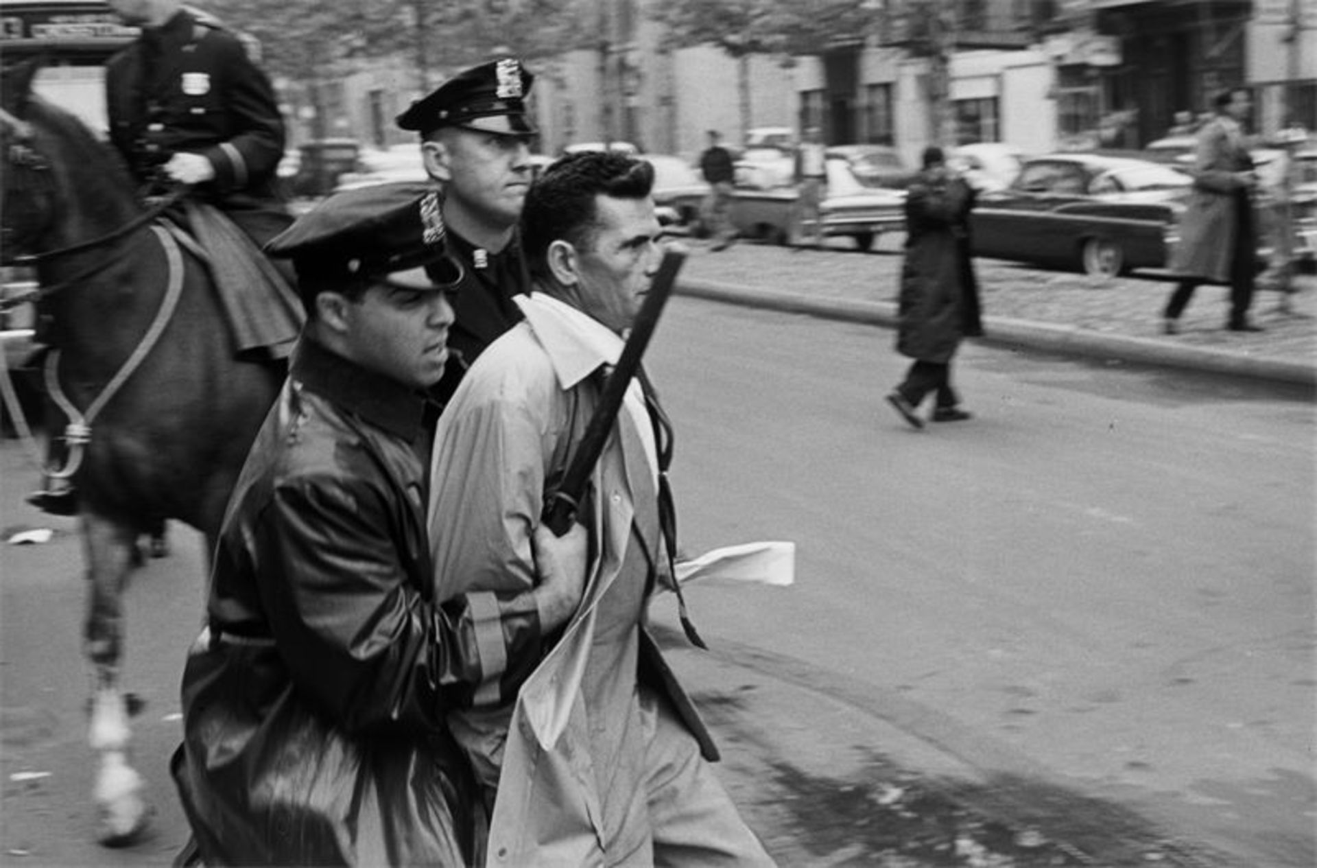 Henri Cartier-Bresson (Chanteloup-en-Brie 1908 – 2004 Montjustin, Provence)Arrestation,