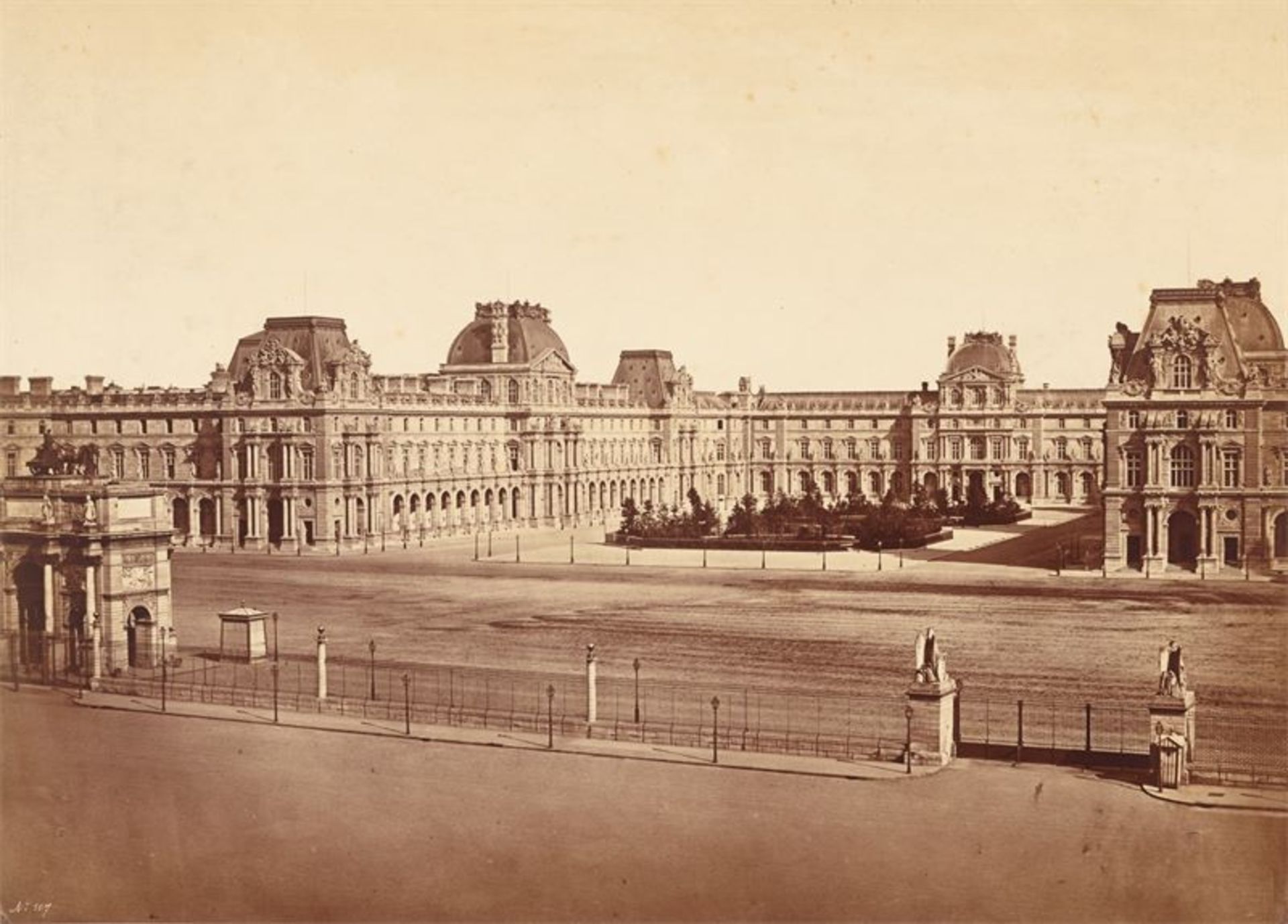 Édouard Denis Baldus (Grünebach 1813 – 1889 Arcueil)La Cour Napoléon du Louvre, Vue du Carrousel,